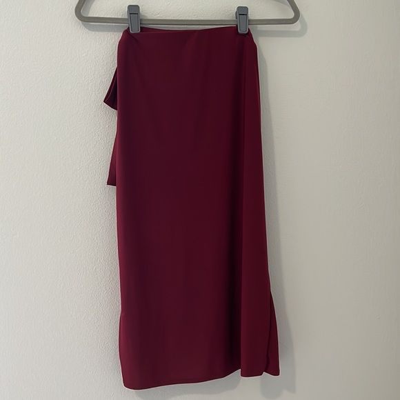 21 Saints silky red midi skirt with slit - Picture 3 of 5